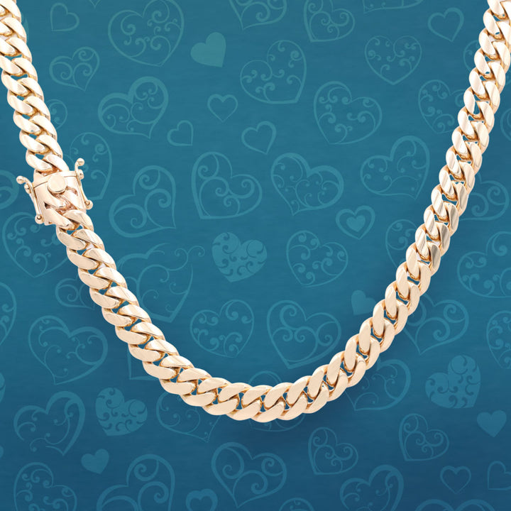A gold chain with a clasp on it.