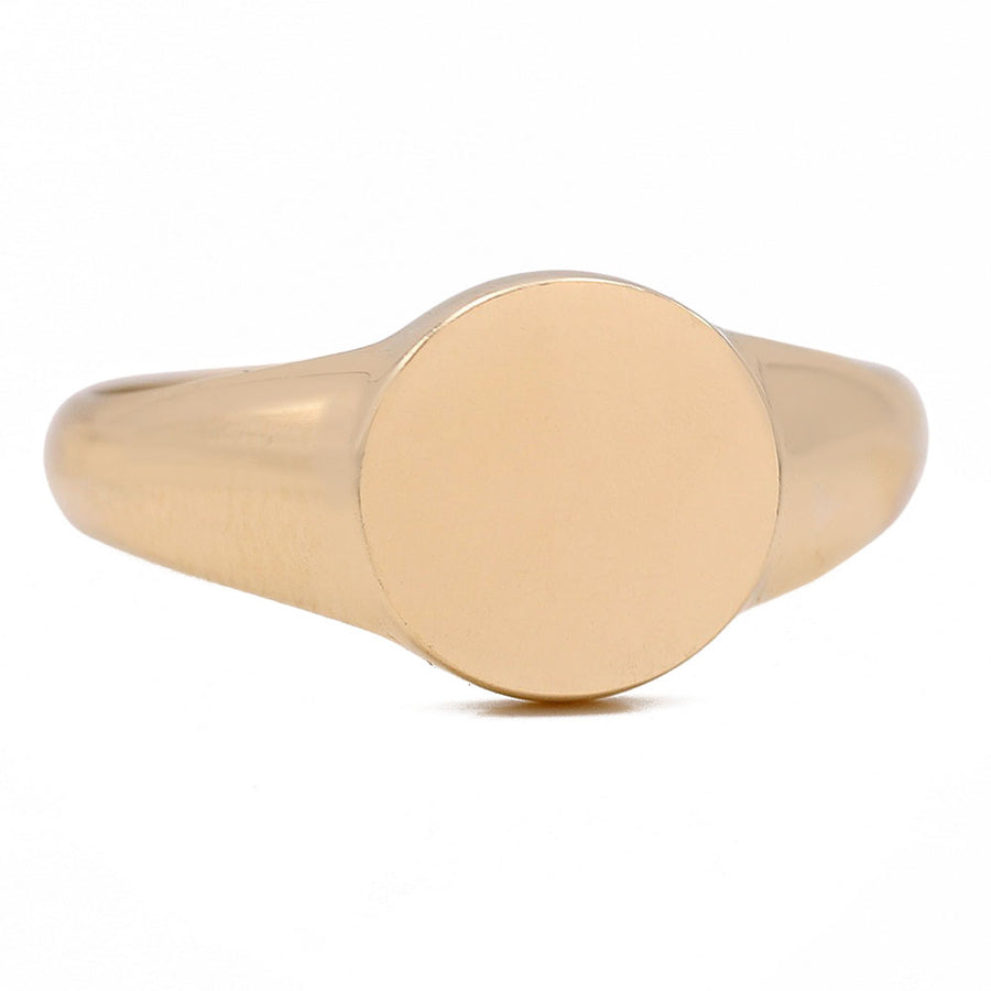 A timeless piece, this Miral Jewelry 14K yellow gold signet ring features a circle in the center.